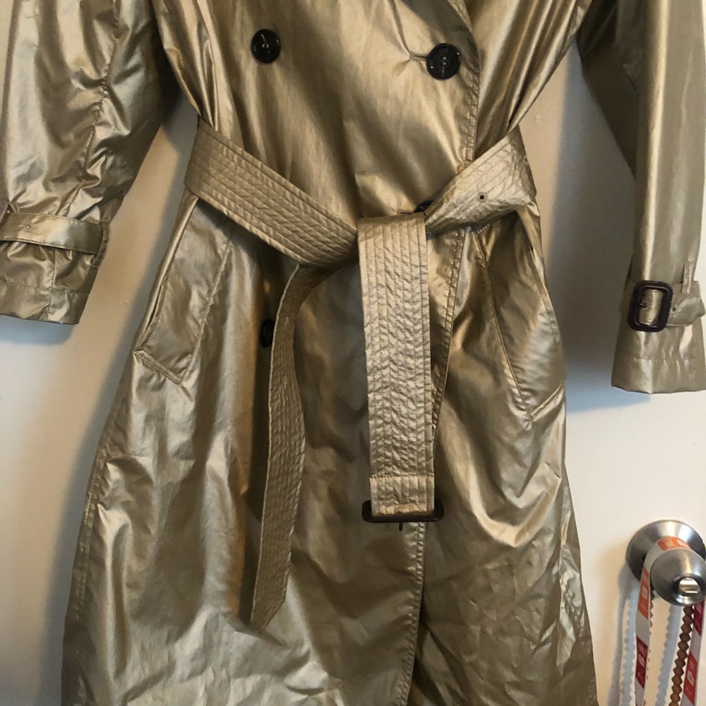 NWOT authentic Burberry trench coat - Picture 3 of 9